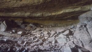 Lapa do Penhasco cave, Mambaí