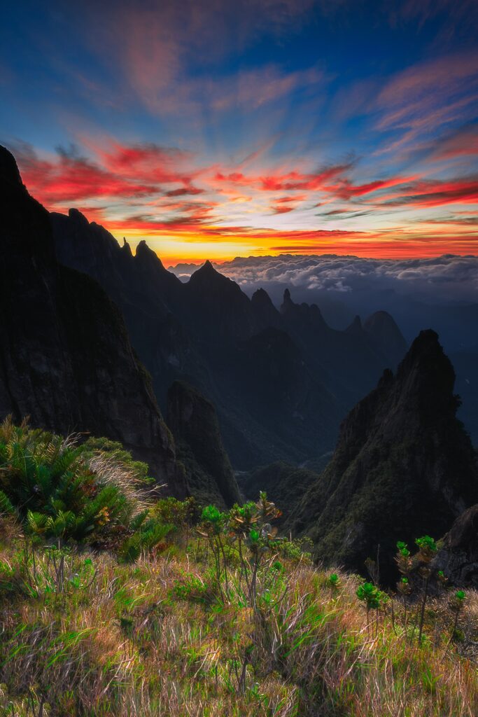 Picos da Serra dos Órgãos ao pôr do sol