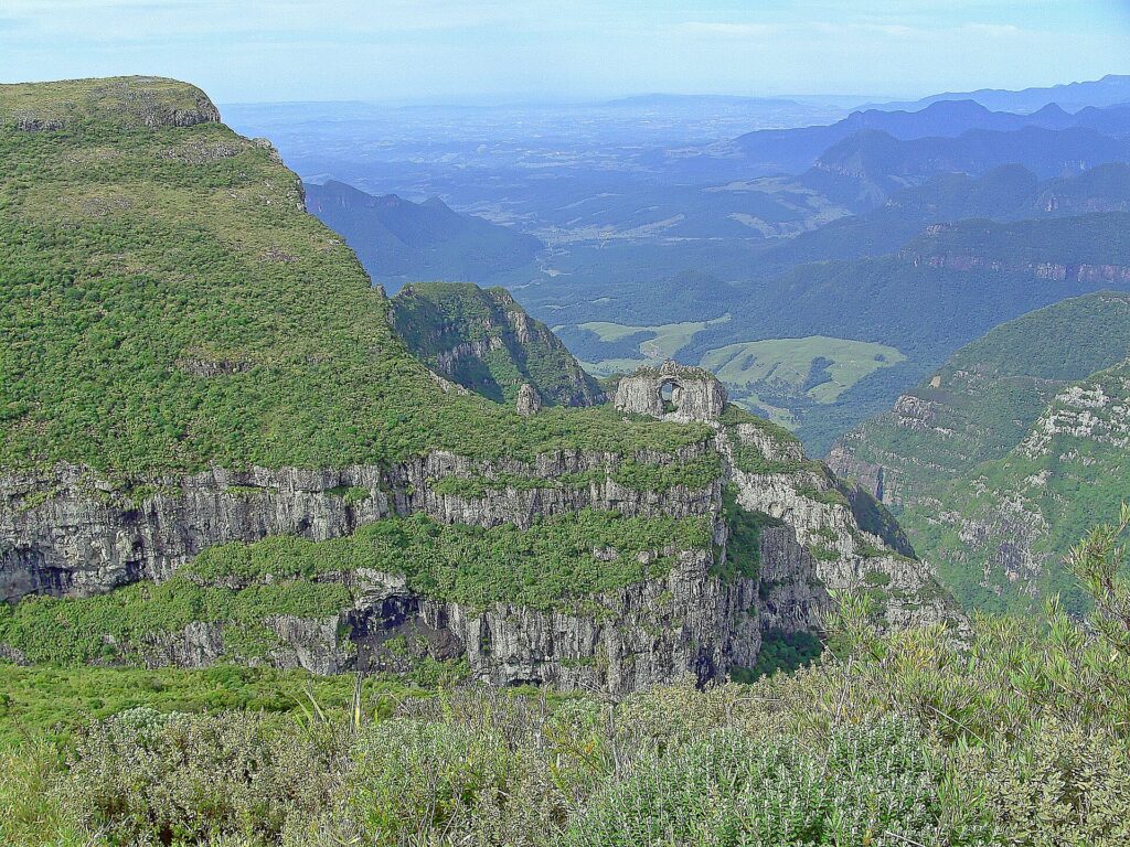 Pedra Furada seen from Morro da Igreja, Urubici