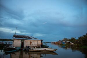Floating house at Mamirauá Reserve at dusk